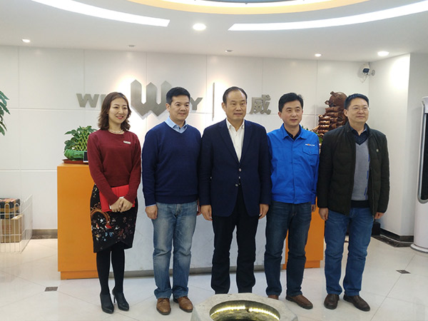 西安市政府領導蒞臨萬威機械,帶來節日問候