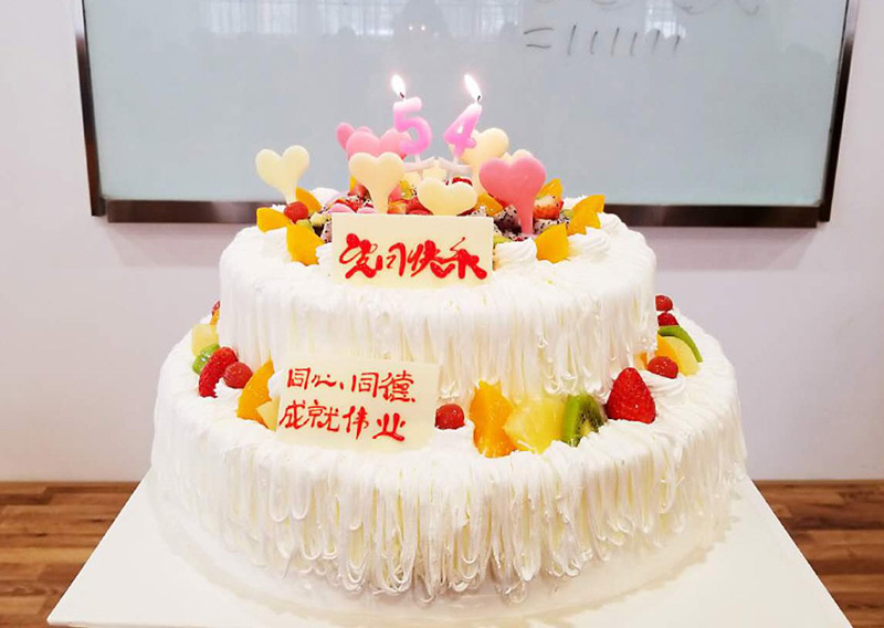 您有一份生日祝福需要查收！萬威機械員工為董事長,總經理送上祝福