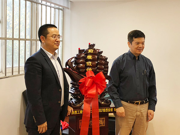 陜西工商管理學院MBA班企業家團隊赴萬威機械參觀考察